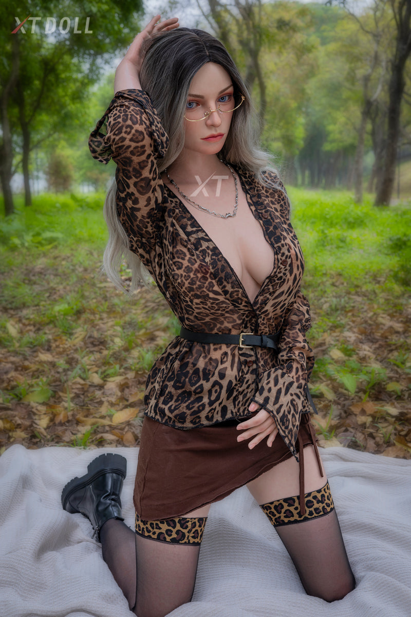 Boneca Sexual Melanie (XT Doll Copo E de 165 cm #XT-15-B Silicone)