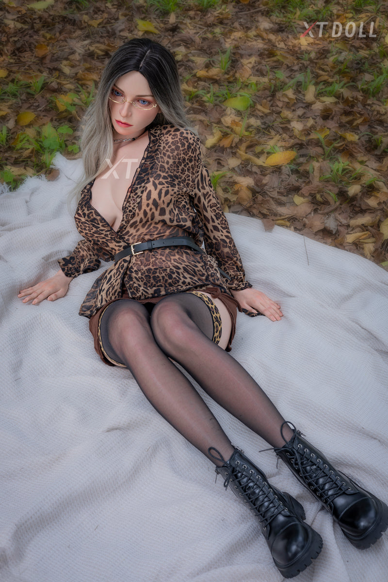 Boneca Sexual Melanie (XT Doll Copo E de 165 cm #XT-15-B Silicone)
