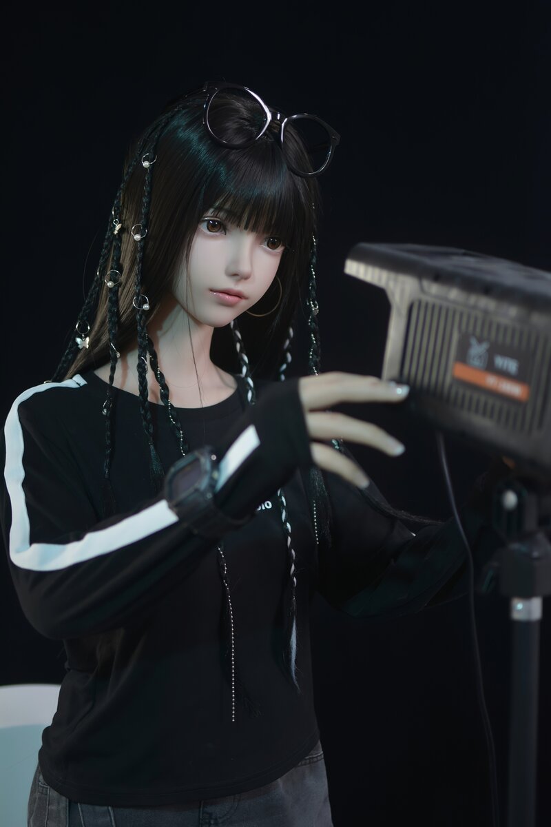 Boneca sexual Xiaolu (FUDoll 150cm B-Cup Silicone)
